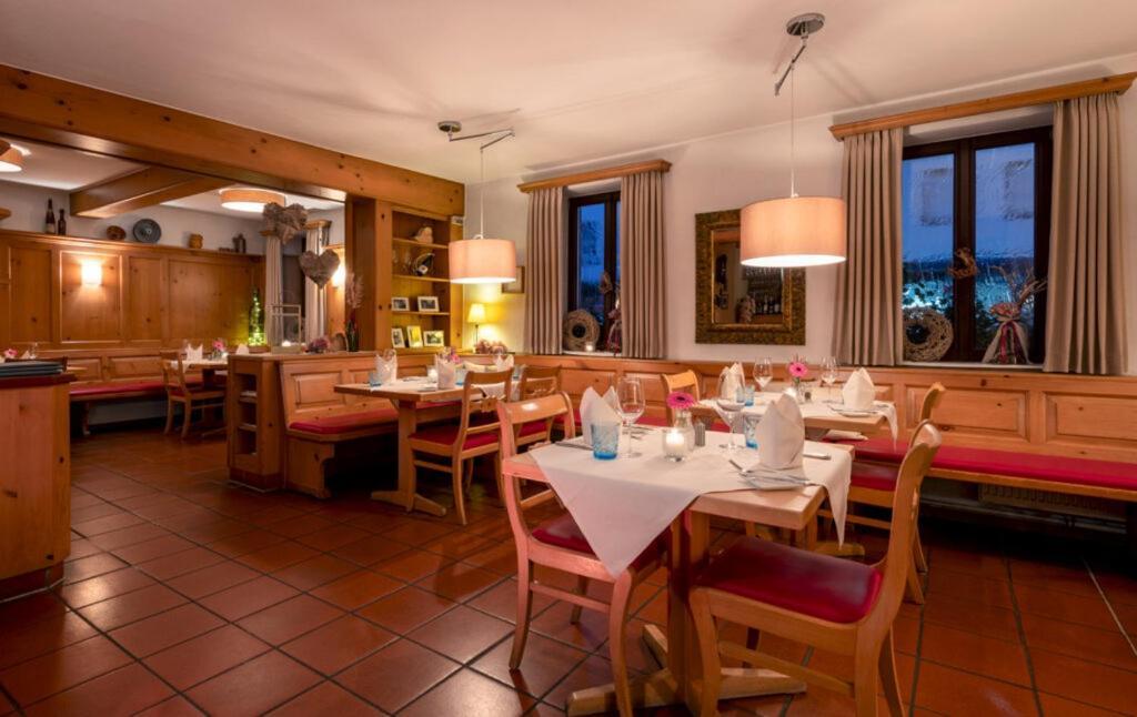 Adler Landhotel Buergstadt Exteriör bild